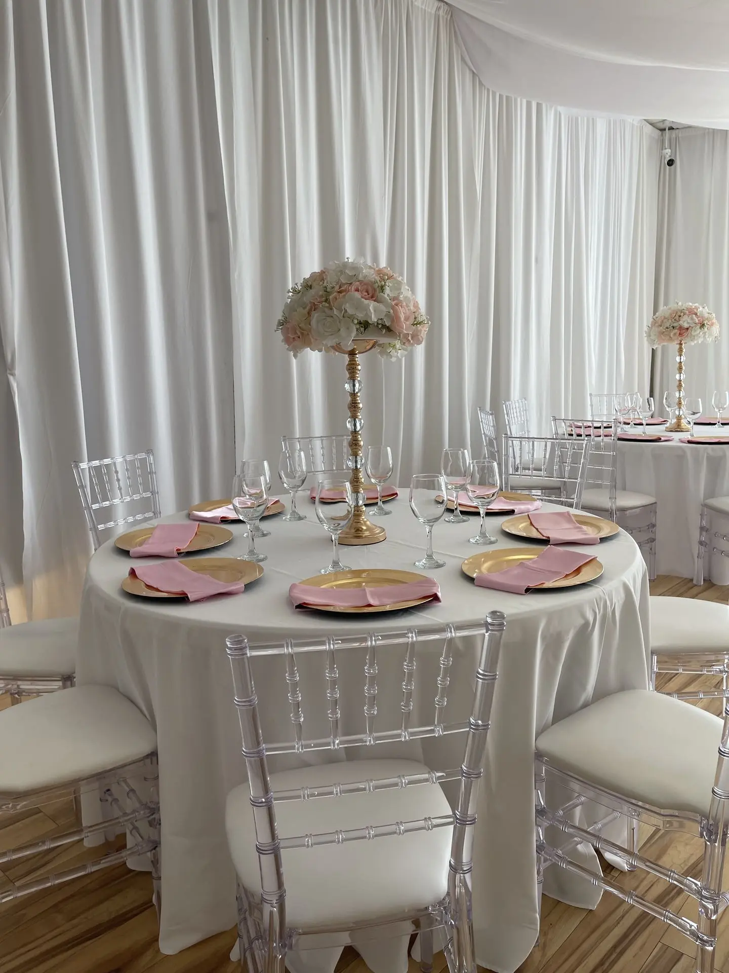Pink themed guest table