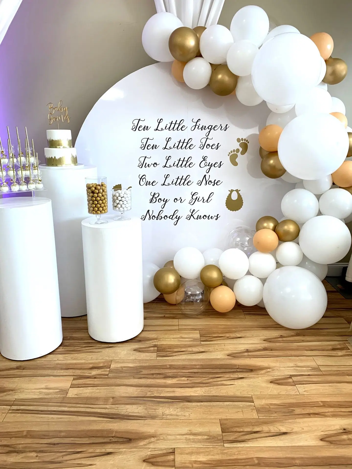 Neutral backdrop and balloon garland for a boy or girl. Gender reveal or baby shower 